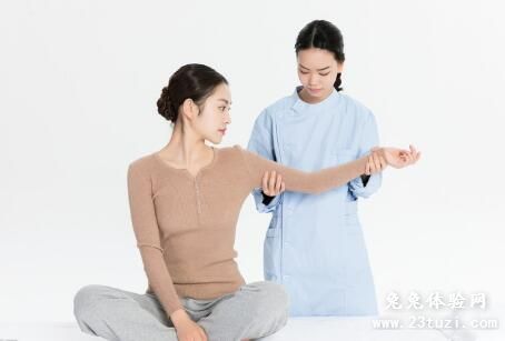 北京足疗保健会所带你看看手腕按摩和精油养生的手法